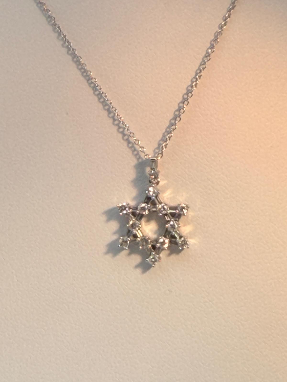 Elegant Star Pendant 14K White Gold