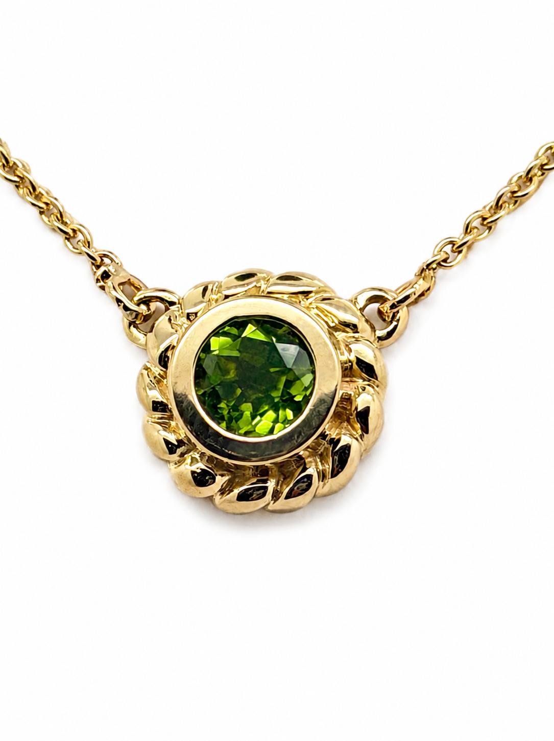 Pendant Necklace 10K Yellow Gold with a Beautiful peridot center stone