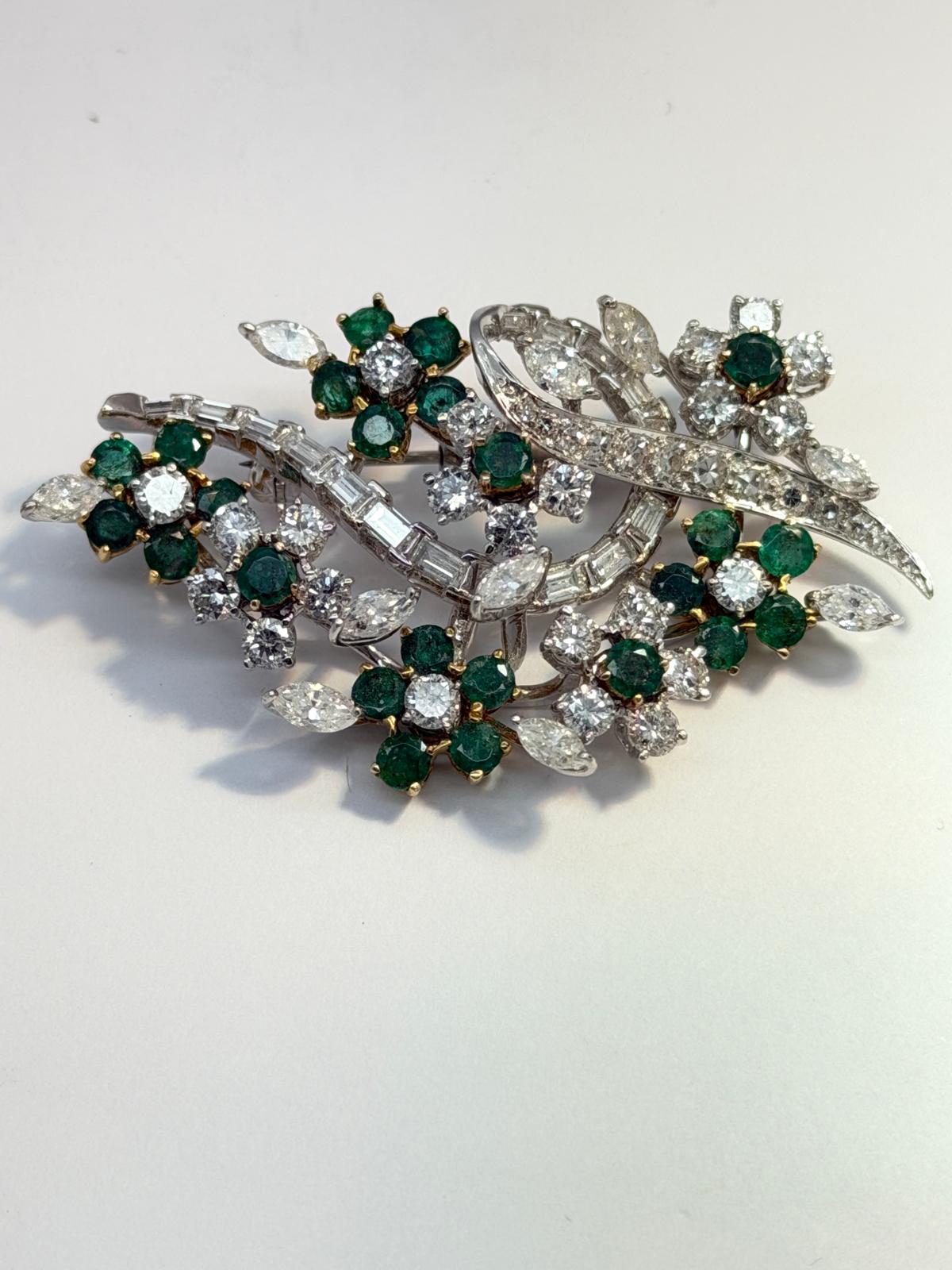 Beautiful one-of-a-kind Diamond and Emerald Brooch 18K 